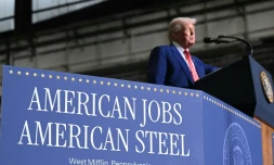 Le président américain Donald Trump s'exprime lors d'une visite de l'acierie US Steel à West Mifflin, en Pennsylvanie, le 30 mai 2025