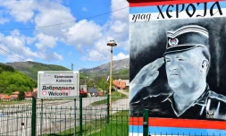 Une fresque murale de Ratko Mladic, l'ex-chef militaire des Serbes de Bosnie, à l'entrée de la ville de Kalinovik, le 22 mai 2021 en Bosnie-Herzégovine