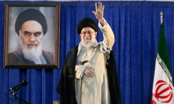 Photo transmise par le bureau du guide suprême iranien Ali Khamenei le montrant lors d'un discours pour commémorer le 30e anniversaire de la mort de l'ayatollah Rouhollah Khomeiny, le 4 juin 2019 à Téhéran