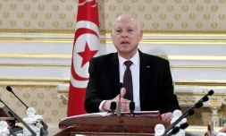 Une photo fournie par la présidence tunisienne montre le président Kais Saied participant à une réunion du gouvernement à Tunis, le 13 décembre 2021