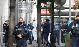 Des policiers sur les lieux d'une attaque au couteau, le 29 octobre 2020 à Nice