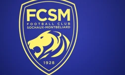 Le logo du FC Sochaux Montbéliard, photographié au Stade Bonal le 2 août 2023