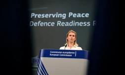 La cheffe de la diplomatie de l'Union européenne, Kaja Kallas, lors d'une conférence de presse à Bruxelles sur le projet de "mur" antidrones, le 16 octobre 2025