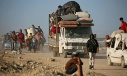 Des Palestiniens en route pour Gaza-ville, à Nousseirat, dans le centre de la bande de Gaza, le 11 octobre 2025