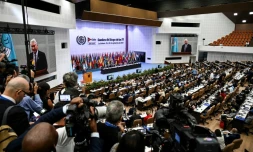 Le président cubain Miguel Diaz-Canel (G) s'exprime à l'ouverture du Sommet du G77+Chine au Palais des conventions à La Havane, le 15 septembre 2023