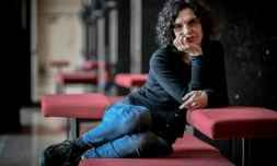 La chorégraphe brésilienne Lia Rodrigues pose lors d'une séance photo au Théùtre National de Chaillot à Paris le 29 novembre 2021