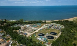 Vue aérienne de l'usine de traitement des eaux usées Swalecliffe appartenant à Southern Water, près de la plage de Tankerton à Whitstable, dans le sud-est de l'Angleterre, le 23 juillet 2025