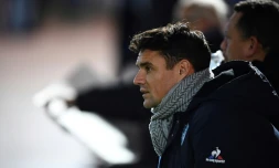 L'ouvreur néo-zélandais du Racing 92, Dan Carter sur le banc pendant un match de Top 14 de son club face à Montpellier, à Colombes, près de Paris, le 5 novembre 2016    