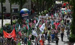 Des manifestants rassemblés contre la tenue du G7 à l'appel d'une quinzaine d'ONG de défense de l'environnement et de lutte contre les inégalités, le 25 juin 2022 à Munich