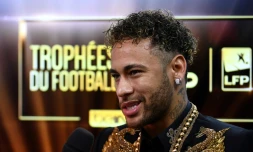 La star du PSG Neymar obtient la distinction suprême des Trophées UNFP, le 13 mars 2018 à Paris