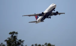 Un Airbus A320-211 de Delta Airlines décolle de l'aéroport newyorkais JFK le 26 août 2019