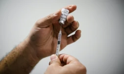 Le pass vaccinal entre en vigueur alors que l'allègement des restrictions se profile