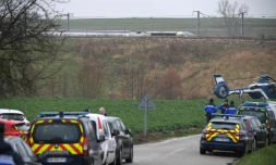 Un convoi de la gendarmerie arrive sur le site du déraillement d'un TGV à Ingenheim (Bas-Rhin), le 5 mars 2020
