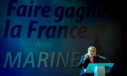 La présidente du FN Marine Le Pen en campagne à Calais, le 8 juin 2017