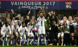 La joie des joueuses de Lyon après leur victoire en finale de la Coupe de France féminine de football face au PSG, le 19 mai 2017 à Vannes 