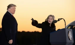 Le président américain Donald Trump et la candidate républicaine au Sénat, Cindy Hyde-Smith, à Tupelo, dans le Mississippi, le 26 novembre 2018