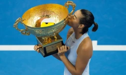Caroline Garcia victorieuse de Simona Halep en finale du tournoi de Pékin, le 8 octobre 2017