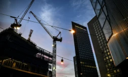 L'Insee a révisé à la hausse vendredi son estimation du rebond de l'économie française au troisiÚme trimestre, le produit intérieur brut (PIB) affichant une progression de +18,7%, contre +18,2% estimé précédemment