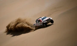Le pilote Topota, victorieux du Dakar 2019, Nasser Al-Attiyah, lors de la 5e étape de l'épreuve entre Tacna et Arequipa au Pérou, le 11 janvier 2019