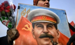 Une militante communiste participe à une cérémonie pour le 65 anniversaire de la mort de Staline à Moscou, le 5 mars 2018