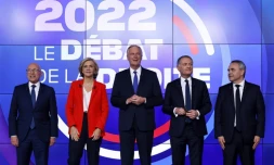 Les prétendants à l'investiture LR pour la présidentielle - Eric Ciotti, Valérie Pécresse, Michel Barnier, Philippe Juvin et Xavier Bertrand - sur le plateau de BFMTV le 14 novembre 2021 à Paris