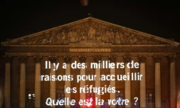Un des messages projetés sur la façade de l'Assemblée nationale par Amnesty International France à Paris le 19 juin 2018 