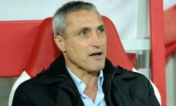 Bernard Casoni, alors entraîneur d'Auxerre, le 29 octobre 2013 lors du match de Coupe de la Ligue face à Lille à Villeneuve-d'Ascq