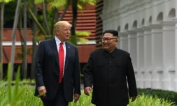 Le leader nord-coréen Kim Jong Un et le président américain Donald Trump à Singapour le 12 juin 2018