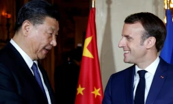 Le président Emmanuel Macron (D) et le président chinois Xi Jinping (G), à Beaulieu-sur-Mer, le 24 mars 2019