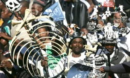 Des supporters des Orlando Pirates, le 28 avril 2007 au Ellis Park de Johannesburg lors du derby face aux Kaizer Chiefs