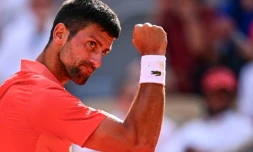 Le Serbe Novak Djokovic contre l'Espagnol Carlos Alcaraz en demi-finale de Roland-Garros, le 9 juin 2023