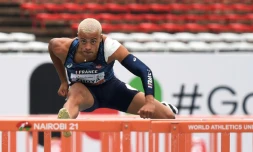 Le Français Sahsa Zhoya, vainqueur de sa série du 110 m haies aux Championnats du monde des moins de 20 ans, le 20 août 2021 à Nairobi