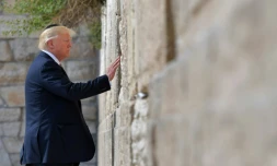 Le président américain Donald Trump se recueille devant le mur des Lamentations, à Jérusalem, le 22 mai 2017