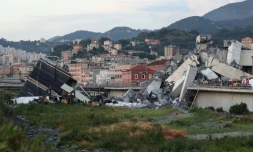 Un morceau de viaduc écroulé à Gênes, en Italie, le 14 août 2018