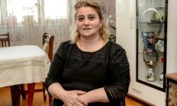 Ramziya Charifova dans son appartement de Bakou lors d'une interview avec l'AFP, le 2 avril 2021 en AzerbaĂŻdjan