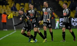 Les joueurs d'Angers après un but contre Nantes, le 21 décembre 2019 à La Beaujoire