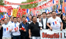 Des membres de la communauté chinoise défilent à Aubervilliers (Seine-Saint-Denis) pour réclamer des mesures de sécurité renforcées aprÚs l'agression mortelle de l'un des leurs, le 21 août 2016 à Paris