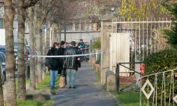 La police enquĂȘte Ă l'Ă©cole maternelle Jean-Perrin d'Aubervilliers le 14 dĂ©cembre 2015 oĂč un instituteur a inventĂ© avoir Ă©tĂ© attaquĂ© au cutter