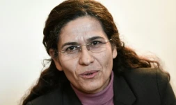 Ilham Ahmed une responsable kurde s'exprime lors d'une conférence de presse à Paris, le 21 décembre 2018