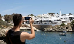 Binibeca, village de pêcheurs, dans la municipalité de Sant Lluis, sur l'île Baléares de Minorque, le 30 mai 2024