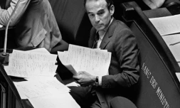 Robert Badinter à l'Assemblée nationale le 17 septembre 1981 lors de l'examen de son texte