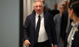 Le Premier ministre de la France, François Bayrou, arrive pour une interview lors du journal télévisé du soir de la chaîne française France 2, à Paris, le 4 septembre 2025