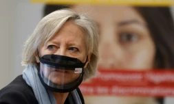 Sophie Cluzel le 12 févier 2021 à Paris, lors d'un déplacement au centre d'appel contre les discriminations