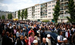 Marche à Mantes-la-Jolie (Yvelines) à l'appel d'associations musulmanes, en solidarité avec la police dont deux fonctionnaires ont été tués le 13 juin à leur domicile par le jihadiste Larossi Abballa, le 19 juin 2016 