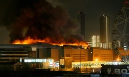 La salle de concert Crocus City Hall en flammes aprĂšs une fusillade, le 22 mars 2024 Ă Krasnogorsk, dans la banlieue de Moscou