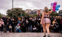 Défilé des mannequins rondes à Trocadéro à Paris, le 28 avril 2019