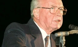 Le Premier ministre israélien Yitzhak Rabin lors de son discours à Tel Aviv le 4 novembre 1995 peu avant son assassinat