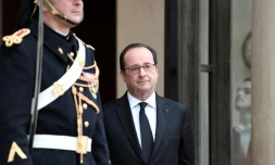 Le président François Hollande sur le perron de l'Elysée le 21 février 2017 à Paris