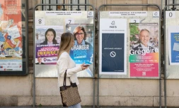 (g-d) Des affiches électorales des candidats à la mairie de Paris, Sophia Chikirou, Rachida Dati et Emmanuel Grégoire dans une rue de Paris, avant le 2e tour des municipales, le 19 mars 2026 