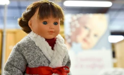 Une poupée Petitcollin dans l'atelier de fabrication, le 29 novembre 2019 à Etain, dans la Meuse